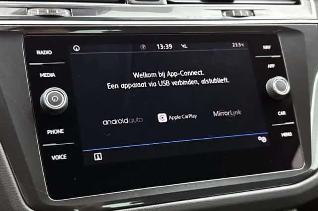 Volkswagen Tiguan (2018) thumbnail 12