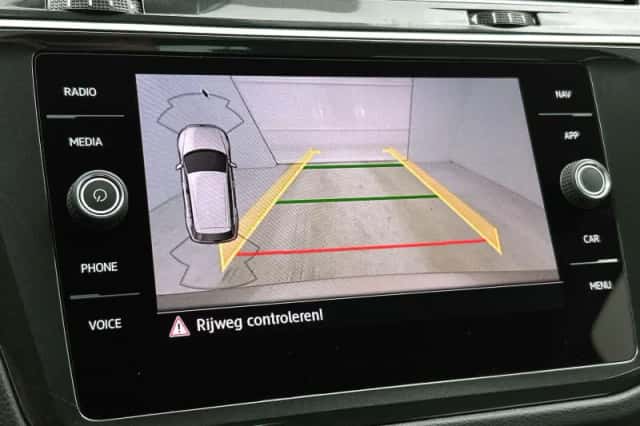 Volkswagen Tiguan (2018) thumbnail 10