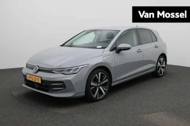 Volkswagen Golf (2025) thumbnail 1