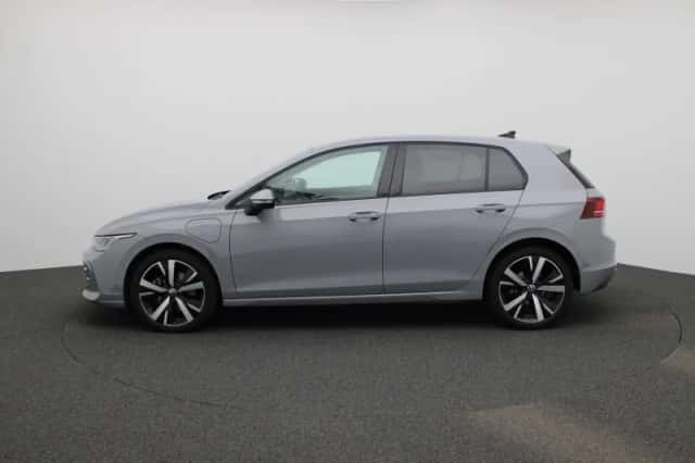 Volkswagen Golf (2025) thumbnail 4