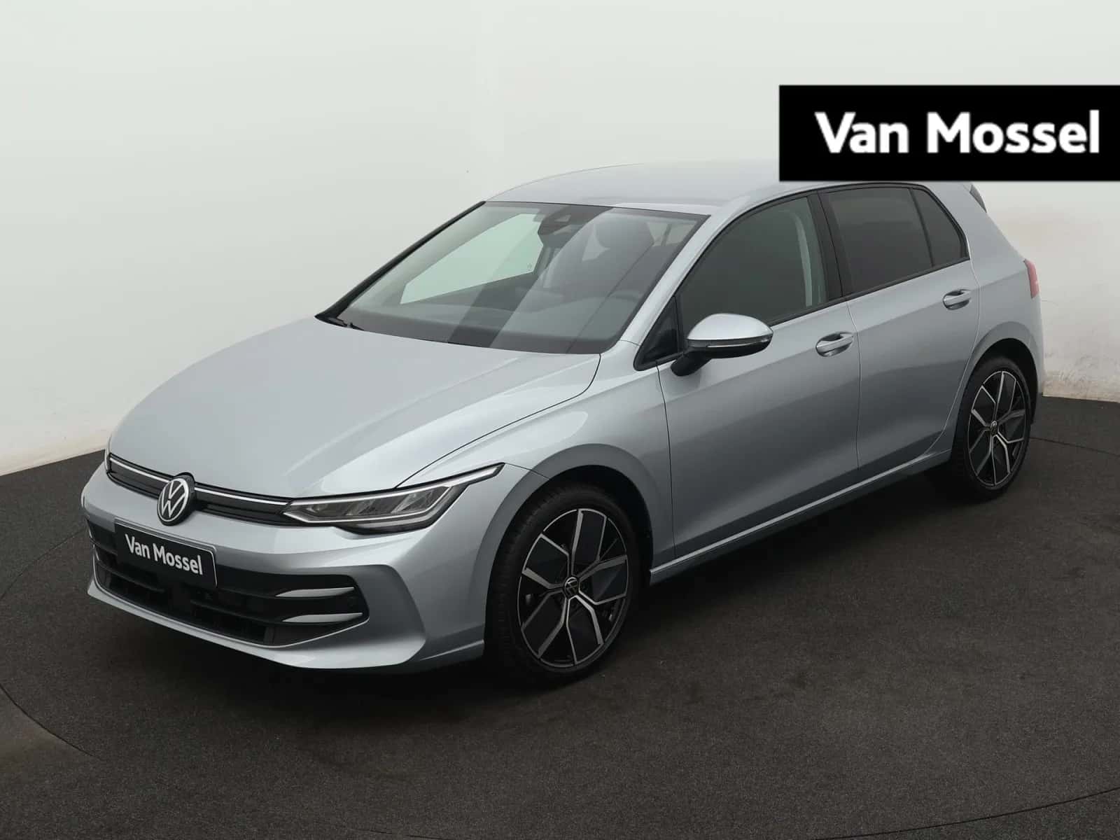 Volkswagen Golf (2024) — foto 1