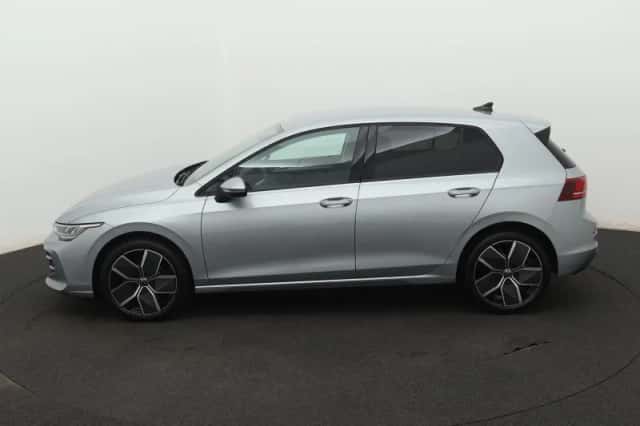 Volkswagen Golf (2024) thumbnail 2