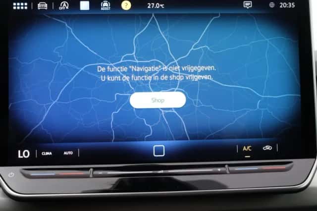 Volkswagen Golf (2024) thumbnail 12