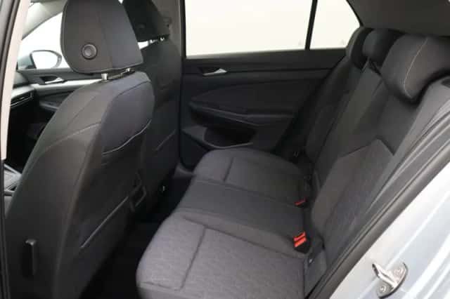 Volkswagen Golf (2024) thumbnail 6