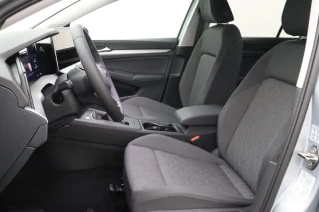 Volkswagen Golf (2024) thumbnail 4