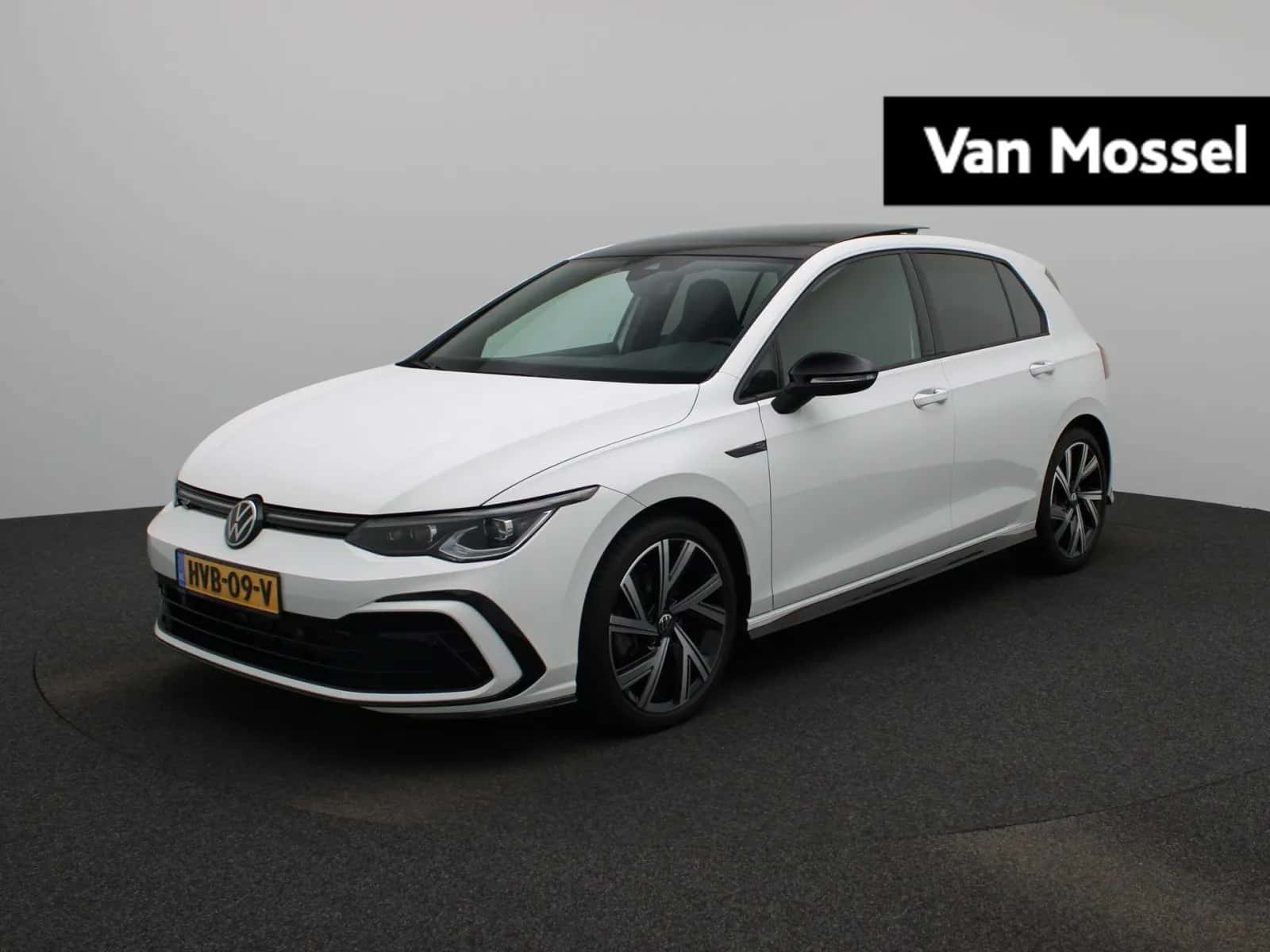 Volkswagen Golf (2024) — foto 1