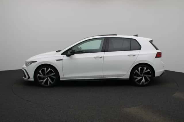Volkswagen Golf (2024) thumbnail 4