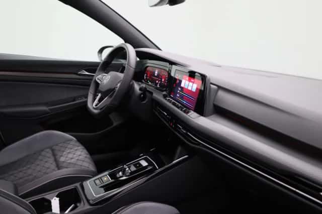 Volkswagen Golf (2024) thumbnail 31