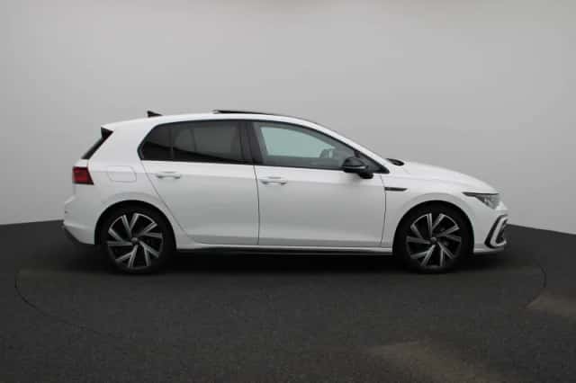 Volkswagen Golf (2024) thumbnail 6