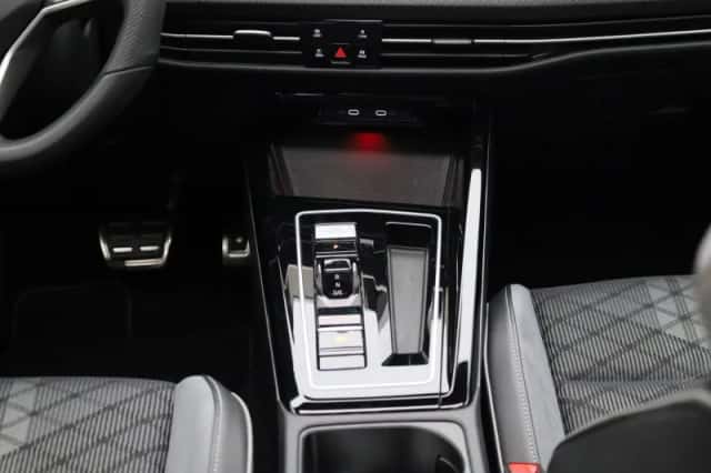 Volkswagen Golf (2024) thumbnail 9