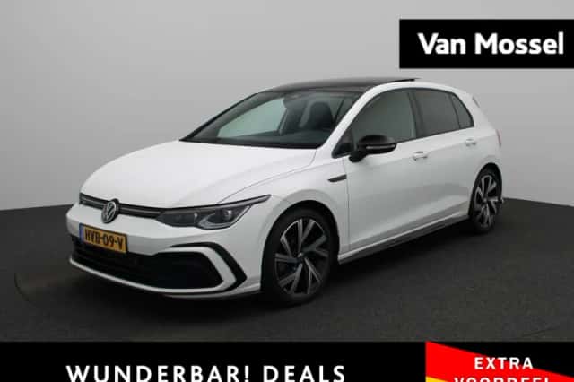 Volkswagen Golf (2024) thumbnail 1