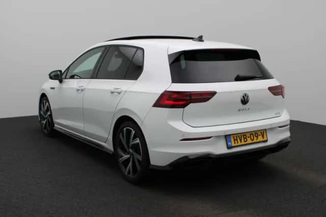 Volkswagen Golf (2024) thumbnail 2