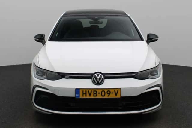 Volkswagen Golf (2024) thumbnail 3
