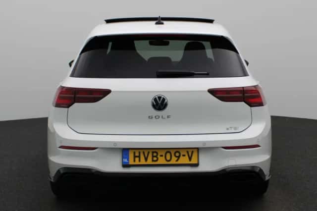 Volkswagen Golf (2024) thumbnail 5