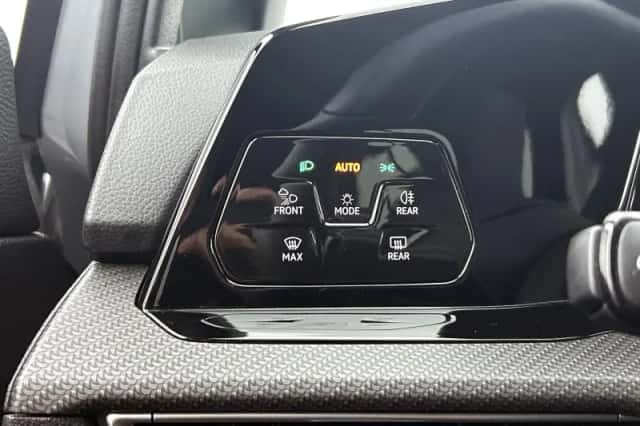 Volkswagen Golf (2021) thumbnail 18