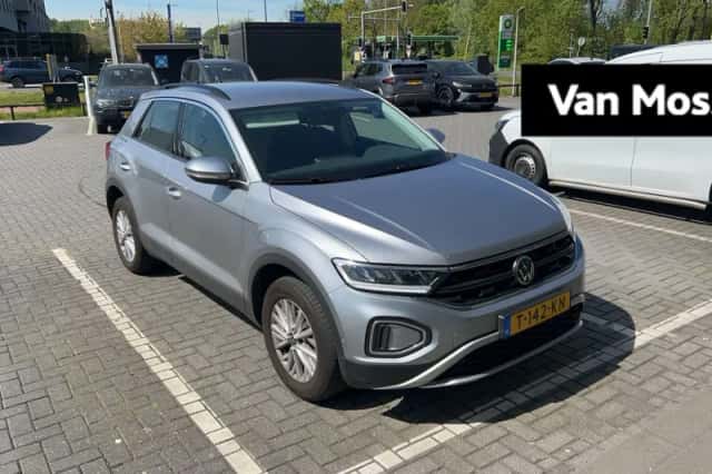 Volkswagen T-Roc (2023) thumbnail 1