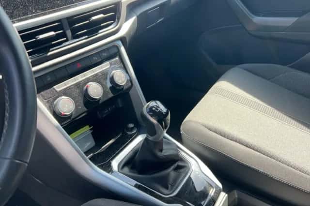 Volkswagen T-Roc (2023) thumbnail 5