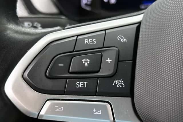 Volkswagen T-Cross (2024) thumbnail 6