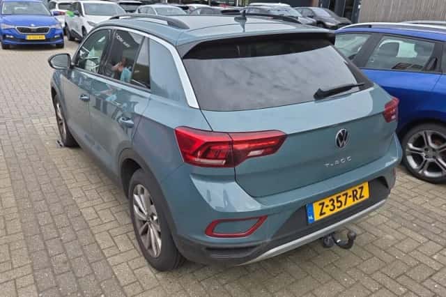 Volkswagen T-Roc (2023) thumbnail 2