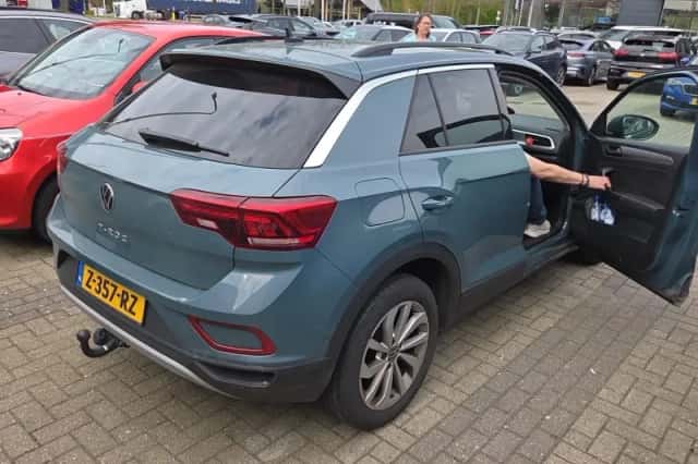 Volkswagen T-Roc (2023) thumbnail 4