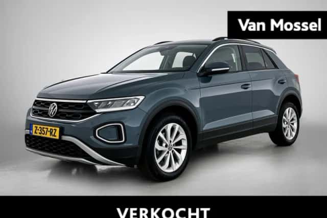 Volkswagen T-Roc (2023) thumbnail 1
