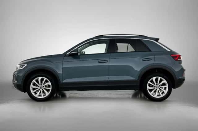Volkswagen T-Roc (2023) thumbnail 2