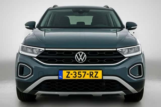 Volkswagen T-Roc (2023) thumbnail 5