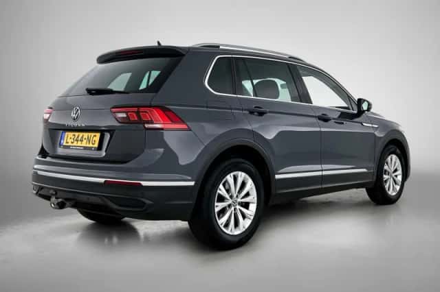 Volkswagen Tiguan (2021) thumbnail 4
