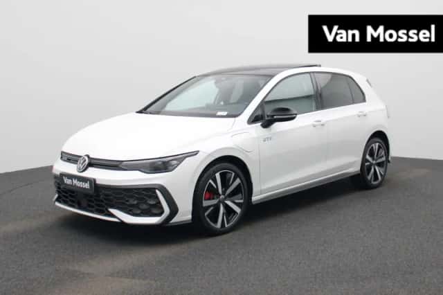 Volkswagen Golf (2025) thumbnail 1
