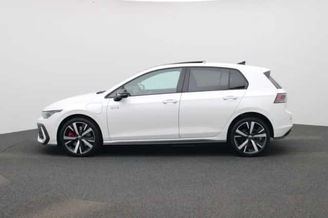 Volkswagen Golf (2025) thumbnail 4