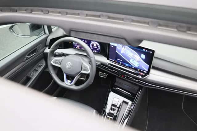 Volkswagen Golf (2025) thumbnail 38