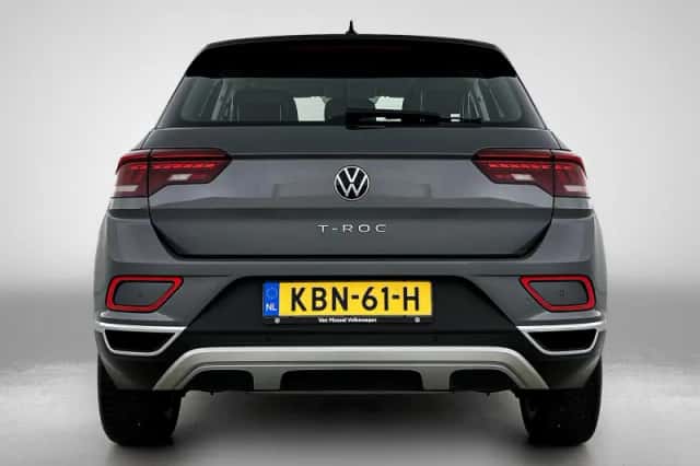 Volkswagen T-Roc (2023) thumbnail 3