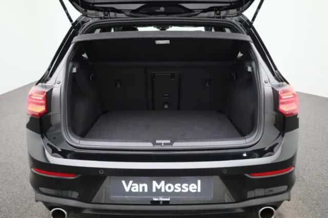 Volkswagen Golf (2024) thumbnail 13