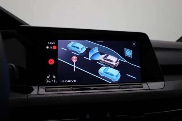Volkswagen Golf (2024) thumbnail 33
