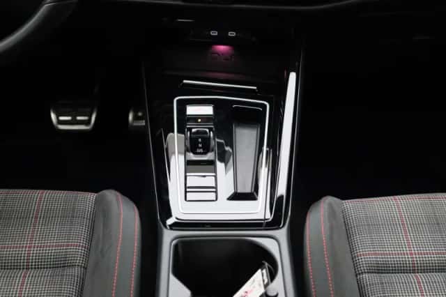 Volkswagen Golf (2024) thumbnail 9