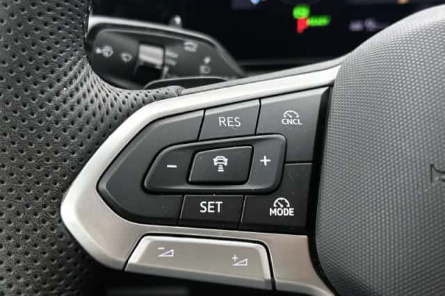 Volkswagen Tiguan (2025) thumbnail 6