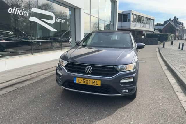 Volkswagen T-Roc (2021) thumbnail 2