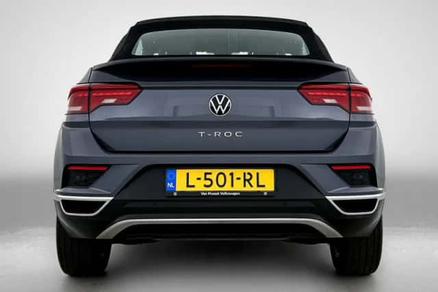 Volkswagen T-Roc (2021) thumbnail 3