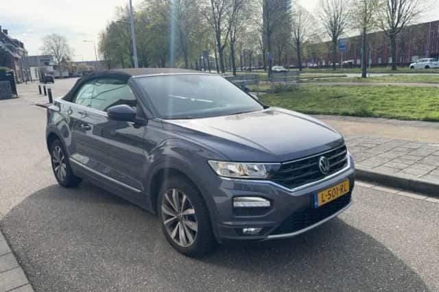 Volkswagen T-Roc (2021) thumbnail 3