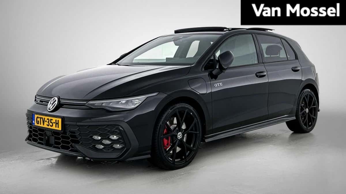 Volkswagen Golf (2024) — foto 1