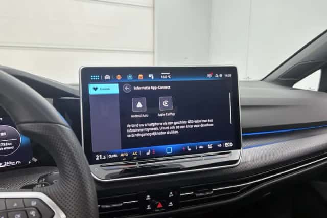 Volkswagen Golf (2024) thumbnail 13