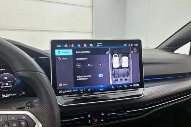 Volkswagen Golf (2024) thumbnail 18