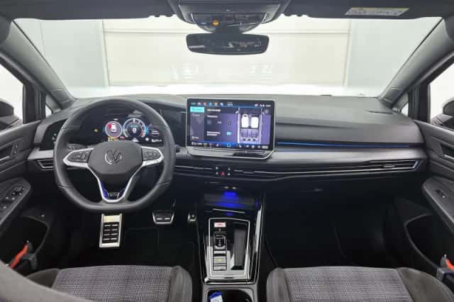 Volkswagen Golf (2024) thumbnail 23