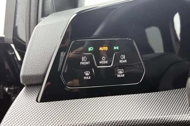 Volkswagen Golf (2024) thumbnail 24
