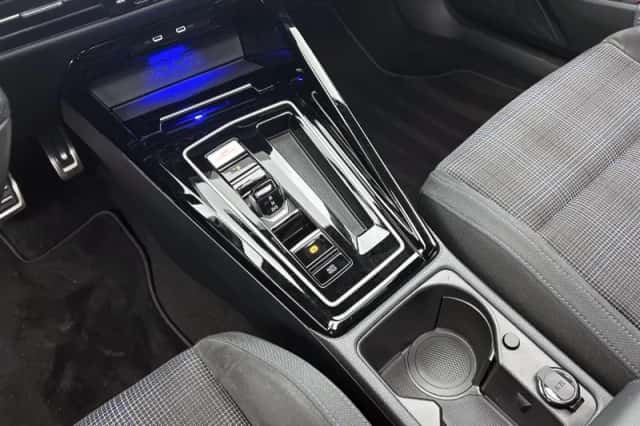 Volkswagen Golf (2024) thumbnail 25