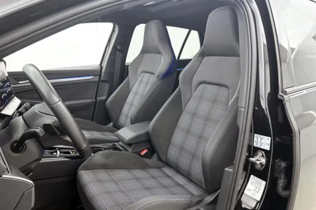 Volkswagen Golf (2024) thumbnail 40