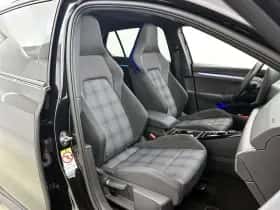 Volkswagen Golf (2024) thumbnail 41