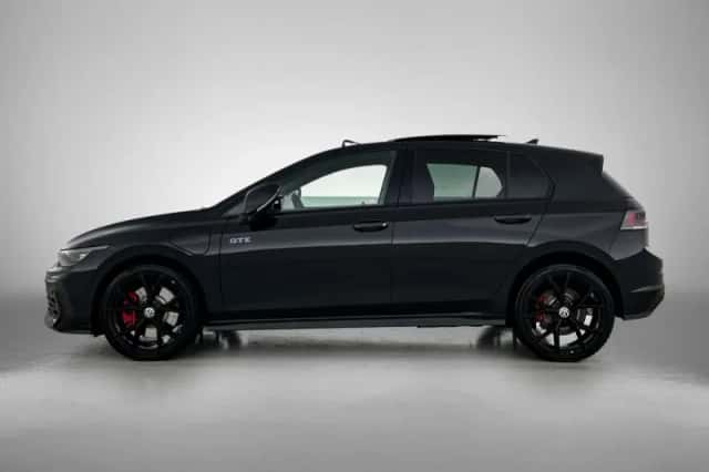 Volkswagen Golf (2024) thumbnail 2