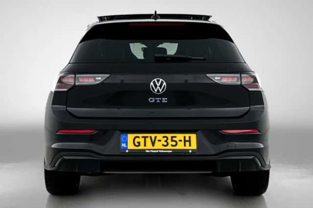 Volkswagen Golf (2024) thumbnail 3