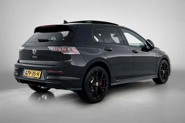 Volkswagen Golf (2024) thumbnail 4